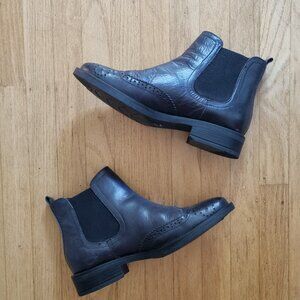 Black chelsea boots